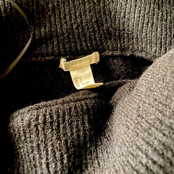 H&M Off The Shoulder Black Sweater - Picture 2 of 2